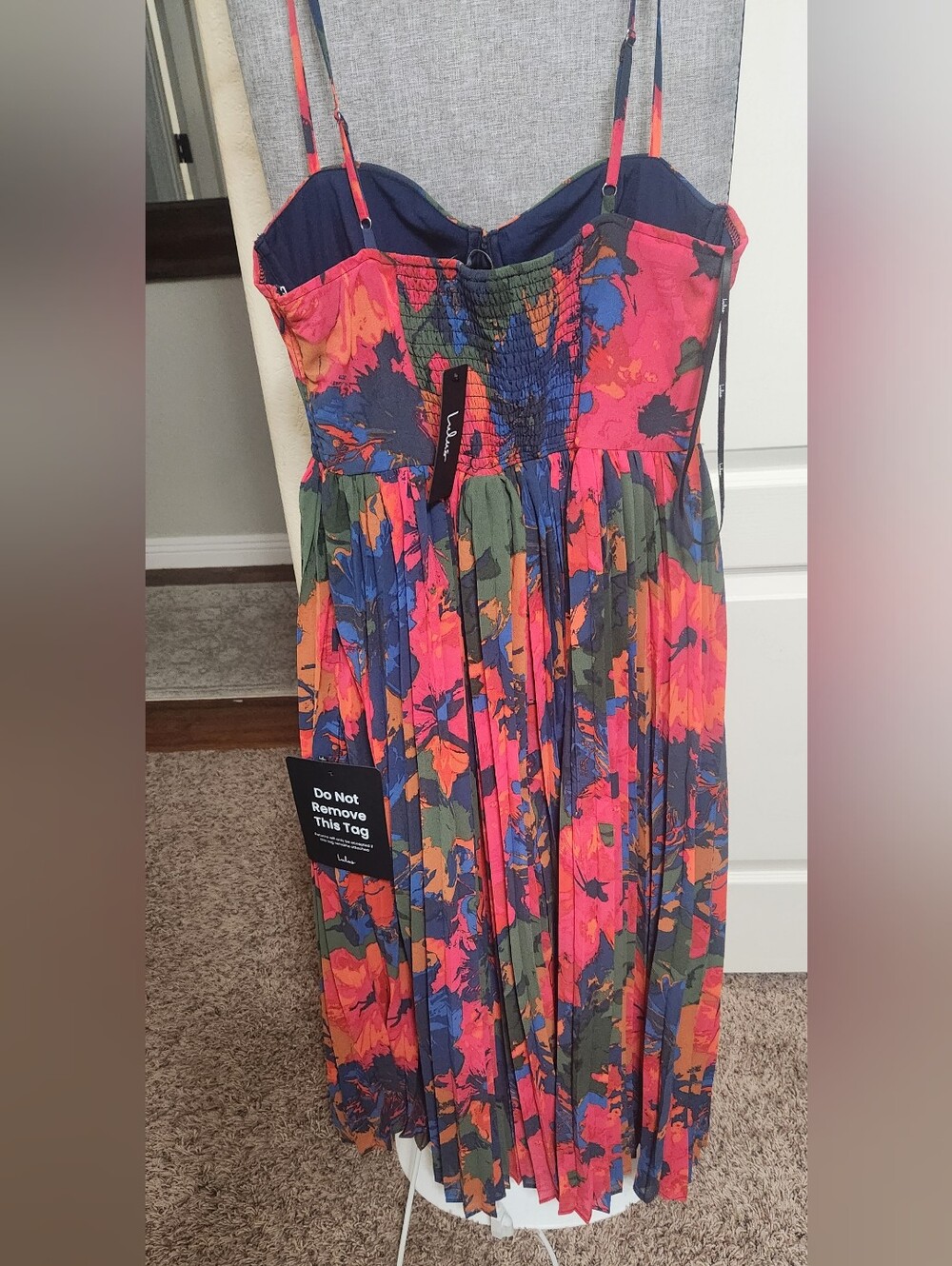 NWT Lulus Kinleigh Red Multi Abstract Pleated  Dress - Smooth Front - Size M - Picture 4 of 10